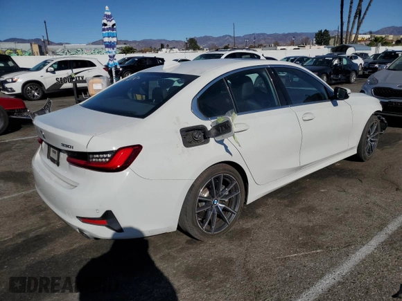 2019 BMW 3 Series 330i with VIN 3MW5R1J51K8B02795, listed as a Copart auction lot 88253725 with 47,945 mi miles and Salvage Title. Bid and sale history available at carsss.com. Image 3.