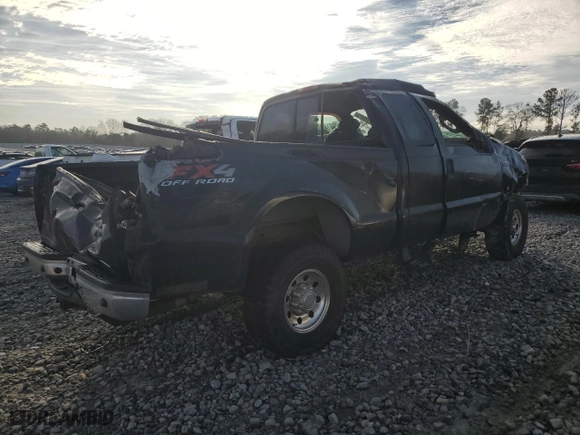 2004 Ford Super Duty F-250 XL with VIN 1FTNX21L14EA69584, listed as a Copart auction lot 42533375 with 132,559 mi miles and Salvage Title. Bid and sale history available at carsss.com. Image 3.