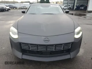 2024 Nissan Z Sport с VIN JN1BZ4AH2RM366772, выставлен на аукционе Copart как лот 45588555 с пробегом 3 711 миль миль и Списание • Salvage title. История ставок и продаж доступна на DreamBid. Изображение 5.