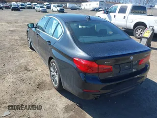 2019 BMW 5 Series 530i xDrive z VIN WBAJA7C57KWW27356, wystawiony jako IAAI lot #41711504 z przebiegiem 183 294 mil mil oraz . Historia ofert i sprzedaży dostępna na DreamBid. Obrazek 3.