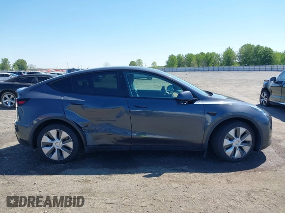 2022 Tesla Model Y Long Range with VIN 7SAYGDEE7NF426404, listed as a IAAI auction lot 42040490 with 39,635 mi miles and . Bid and sale history available at carsss.com. Image 13.