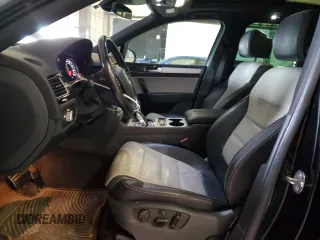 2017 Volkswagen Touareg Wolfsburg Edition с VIN WVGRF7BP5HD003159, выставлен на аукционе Copart как лот 45211865 с пробегом 120 393 миль миль и Списание • Salvage title. История ставок и продаж доступна на DreamBid. Изображение 7.