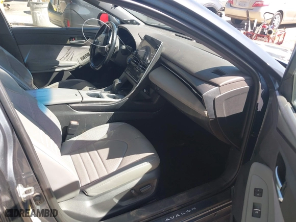 2019 Toyota Avalon Hybrid Limited with VIN 4T1B21FB9KU004539, listed as a IAAI auction lot 41784328 with 99,811 mi miles. Bid and sale history available at carsss.com. Image 5.