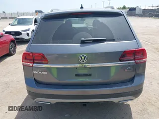 2018 Volkswagen Atlas SE with VIN 1V2KR2CA2JC585922, listed as a IAAI auction lot 42488658 with 105,878 mi miles and . Bid and sale history available at DreamBid. Image 16.