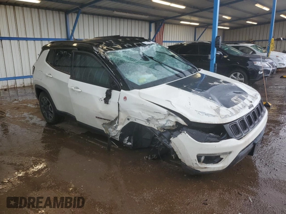 2019 Jeep Compass Trailhawk z VIN 3C4NJDDB3KT671061, wystawiony jako Copart lot #57349315 z przebiegiem Nie podano mil oraz Szkoda całkowita • Salvage title. Historia ofert i sprzedaży dostępna na DreamBid. Obrazek 4.