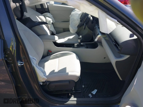 2024 Hyundai Kona SEL with VIN KM8HBCAB3RU074948, listed as a IAAI auction lot 41822290 with 8,788 mi miles. Bid and sale history available at carsss.com. Image 5.