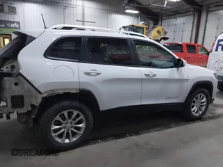 2020 Jeep Cherokee Latitude with VIN 1C4PJMCB5LD543499, listed as a IAAI auction lot 41738021 with 62,309 mi miles. Bid and sale history available at carsss.com. Image 14.