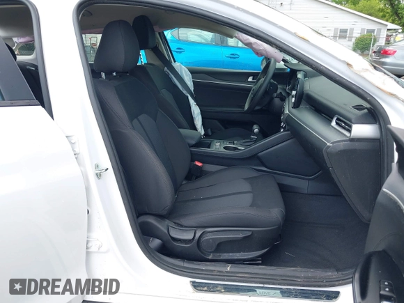 2023 Kia K5 LXS z VIN 5XXG14J25PG189448, wystawiony jako IAAI lot #42258739 z przebiegiem 29 188 mil mil oraz . Historia ofert i sprzedaży dostępna na DreamBid. Obrazek 5.