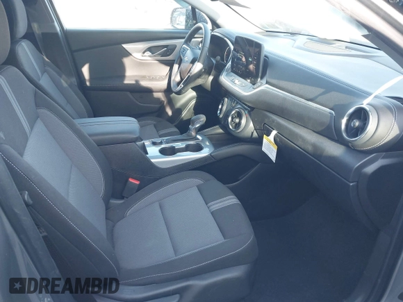 2025 Chevrolet Blazer LT with VIN 3GNKBHR45SS104574, listed as a IAAI auction lot 41293595 with 1,205 mi miles and . Bid and sale history available at DreamBid. Image 5.