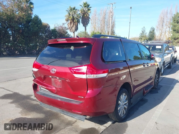 2014 Toyota Sienna XLE z VIN 5TDYK3DC6ES440358, wystawiony jako IAAI lot #40988116 z przebiegiem 87 692 mil mil oraz . Historia ofert i sprzedaży dostępna na DreamBid. Obrazek 4.