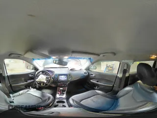 2019 Jeep Compass Latitude z VIN 3C4NJDBB6KT629924, wystawiony jako Copart lot #52282615 z przebiegiem 84 373 mil mil oraz Szkoda całkowita • Salvage title. Historia ofert i sprzedaży dostępna na DreamBid. Obrazek 14.