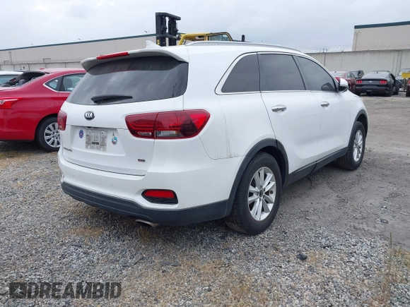 2019 Kia Sorento LX with VIN 5XYPG4A37KG524608, listed as a IAAI auction lot 41824210 with 103,228 mi miles. Bid and sale history available at carsss.com. Image 4.