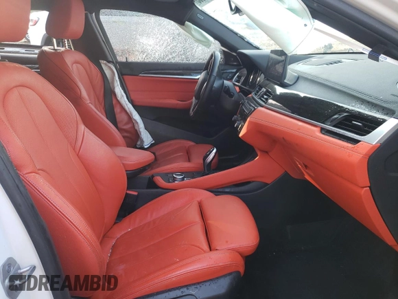 2022 BMW X2 sDrive28i with VIN WBXYH9C05N5T67775, listed as a Copart auction lot 44045505 with 34,100 mi miles and Salvage Title. Bid and sale history available at carsss.com. Image 7.