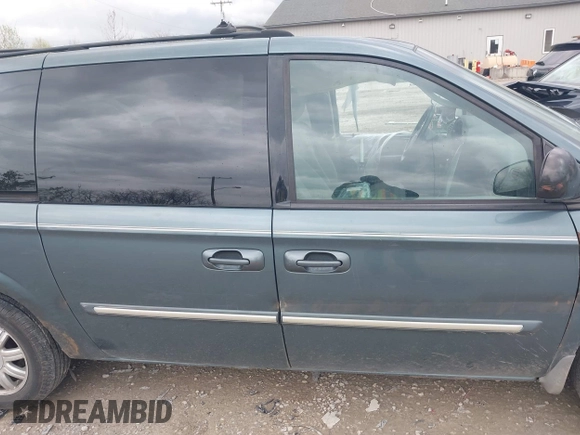 2005 Chrysler Town & Country Touring with VIN 2C4GP54L75R429550, listed as a IAAI auction lot 41947692 with 219,368 mi miles. Bid and sale history available at carsss.com. Image 14.
