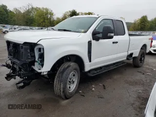 2023 Ford F-250 XL z VIN 1FT8X2BA3PEC95740, wystawiony jako Copart lot #68898844 z przebiegiem 10 044 mil mil oraz Szkoda całkowita • Salvage title. Historia ofert i sprzedaży dostępna na DreamBid. Obrazek 1.