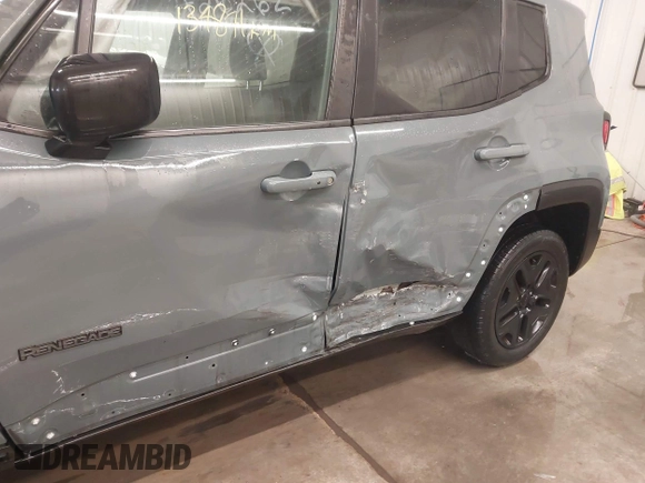 2018 Jeep Renegade Sport with VIN ZACCJBAB7JPH26262, listed as a IAAI auction lot 41594450 with 83,822 mi miles. Bid and sale history available at carsss.com. Image 6.