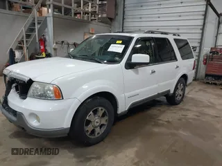 2003 Lincoln Navigator Luxury with VIN 5LMFU28RX3LJ31607, listed as a IAAI auction lot 41912435 with 206,141 mi miles. Bid and sale history available at carsss.com. Image 2.
