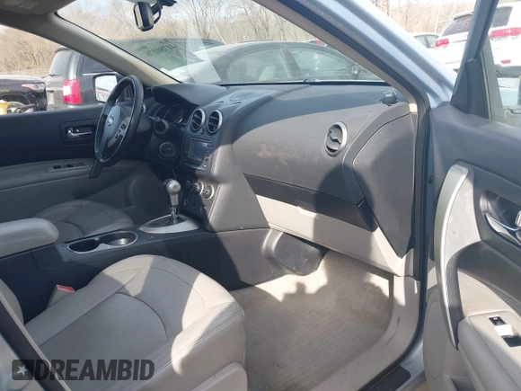 2011 Nissan Rogue S z VIN JN8AS5MV9BW310878, wystawiony jako IAAI lot #41780176 z przebiegiem 160 532 mil mil oraz . Historia ofert i sprzedaży dostępna na DreamBid. Obrazek 5.