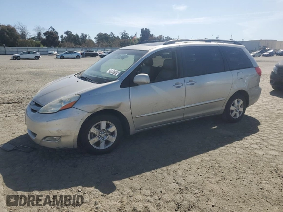 2008 Toyota Sienna XLE with VIN 5TDZK22C18S125019, listed as a Copart auction lot 52600125 with 117,043 mi miles and Salvage Title. Bid and sale history available at carsss.com. Image 1.