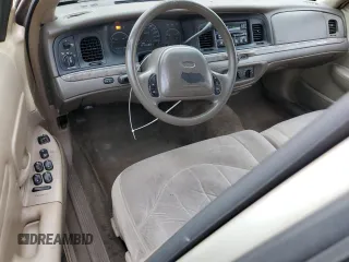 1999 Ford Crown Victoria z VIN 2FAFP73W4XX137040, wystawiony jako Copart lot #83741244 z przebiegiem 142 901 mil mil oraz Szkoda całkowita • Salvage title. Historia ofert i sprzedaży dostępna na DreamBid. Obrazek 8.