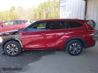 2021 Toyota Highlander XLE with VIN 5TDGZRAH7MS522916, listed as a IAAI auction lot 41781100 with 33,238 mi miles. Bid and sale history available at carsss.com. Image 15.