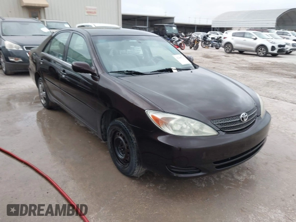 2002 Toyota Camry LE z VIN JTDBE32K720119418, wystawiony jako IAAI lot #42360721 z przebiegiem 235 678 mil mil oraz . Historia ofert i sprzedaży dostępna na DreamBid. Obrazek 1.