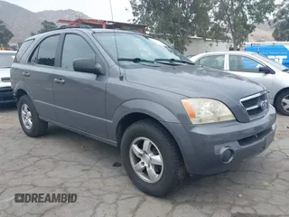 2006 Kia Sorento LX z VIN KNDJD733065551810, wystawiony jako IAAI lot #42369026 z przebiegiem 116 652 mil mil oraz . Historia ofert i sprzedaży dostępna na DreamBid. Obrazek 1.