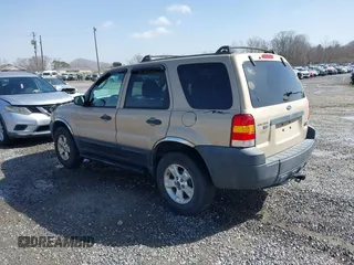 2007 Ford Escape XLT with VIN 1FMYU03Z47KB51872, listed as a IAAI auction lot 41656587 with 141,708 mi miles. Bid and sale history available at carsss.com. Image 3.