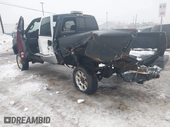 2005 Ford F-250 XL z VIN 1FTSW21515EC67798, wystawiony jako IAAI lot #41463473 z przebiegiem 221 075 mil mil oraz . Historia ofert i sprzedaży dostępna na DreamBid. Obrazek 3.
