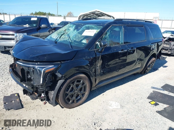 2025 Kia Carnival SX with VIN KNDNE5K35S6472142, listed as a IAAI auction lot 41280650 with 4,181 mi miles and . Bid and sale history available at DreamBid. Image 17.