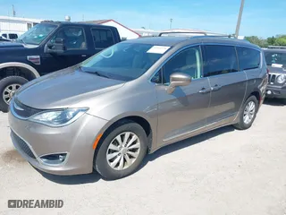 2018 Chrysler Pacifica Touring L with VIN 2C4RC1BG7JR217406, listed as a IAAI auction lot 41963578 with 80,310 mi miles. Bid and sale history available at carsss.com. Image 19.