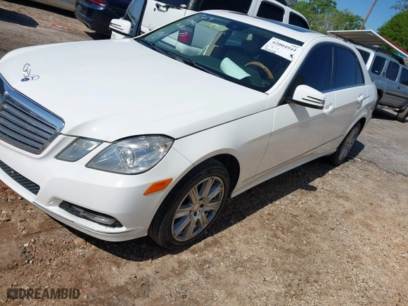 2013 Mercedes-Benz E-Class E 350 Luxury with VIN WDDHF5KB8DA729768, listed as a IAAI auction lot 42004944 with 184,587 mi miles. Bid and sale history available at carsss.com. Image 2.