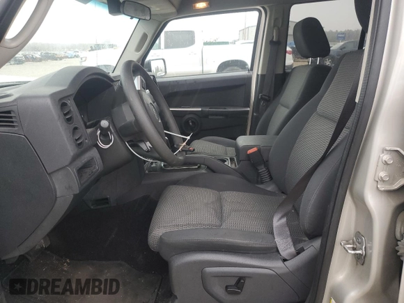 2008 Jeep Commander Sport with VIN 1J8HH48K98C153360, listed as a Copart auction lot 43622395 with 208,773 mi miles and Salvage title. Bid and sale history available at DreamBid. Image 7.