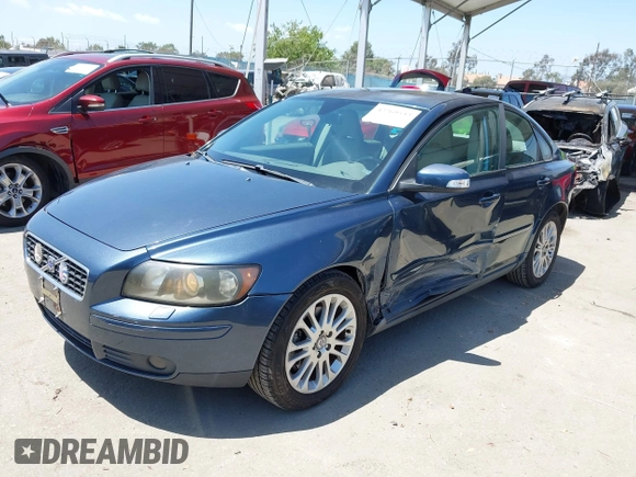 2007 Volvo S40 2.4L z VIN YV1MS390372275581, wystawiony jako IAAI lot #42269532 z przebiegiem 88 964 mil mil oraz . Historia ofert i sprzedaży dostępna na DreamBid. Obrazek 2.