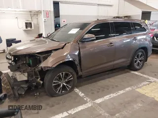 2018 Toyota Highlander LE with VIN 5TDBZRFH7JS492041, listed as a IAAI auction lot 41642278 with 90,019 mi miles and . Bid and sale history available at DreamBid. Image 18.