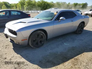 2017 Dodge Challenger SXT z VIN 2C3CDZAGXHH658955, wystawiony jako Copart lot #53043935 z przebiegiem 146 283 mil mil oraz Szkody całkowita. Historia ofert i sprzedaży dostępna na DreamBid. Obrazek 1.