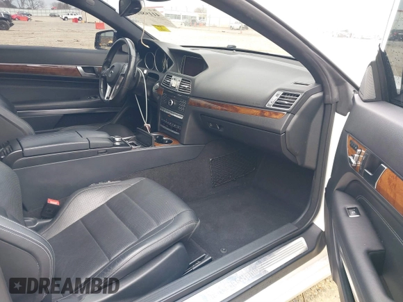 2016 Mercedes-Benz E-Class E 400 with VIN WDDKJ6HB0GF344004, listed as a IAAI auction lot 41198028 with 81,582 mi miles. Bid and sale history available at carsss.com. Image 5.