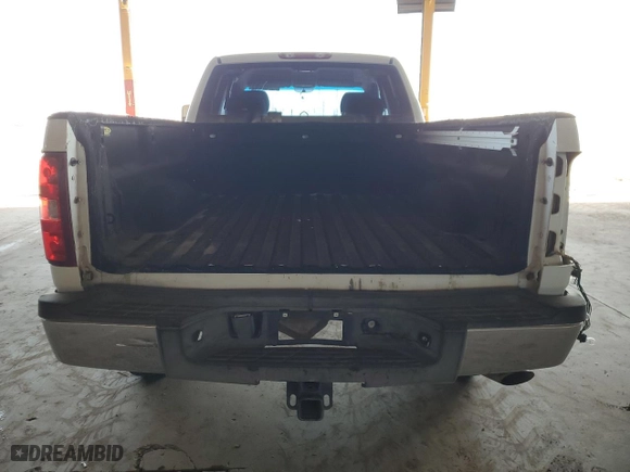 2008 Chevrolet Silverado 2500HD Work Truck with VIN 1GCHC29K68E128476, listed as a Copart auction lot 79082384 with 305,933 mi miles and Clean Title. Bid and sale history available at carsss.com. Image 6.