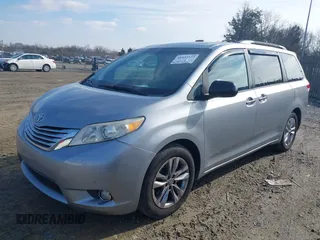 2011 Toyota Sienna XLE with VIN 5TDDK3DC0BS012604, listed as a IAAI auction lot 41533173 with 174,779 mi miles. Bid and sale history available at carsss.com. Image 18.