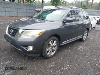 2013 Nissan Pathfinder SV z VIN 5N1AR2MM0DC677990, wystawiony jako IAAI lot #42528151 z przebiegiem 139 062 mil mil oraz . Historia ofert i sprzedaży dostępna na DreamBid. Obrazek 2.