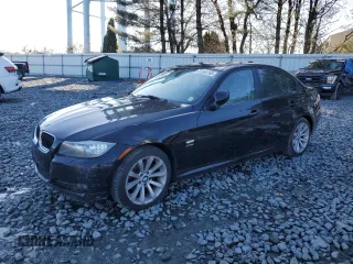 2011 BMW 3 Series 328i xDrive z VIN WBAPK7C57BA818652, wystawiony jako Copart lot #52088185 z przebiegiem Nie podano mil oraz Szkoda całkowita • Salvage title. Historia ofert i sprzedaży dostępna na DreamBid. Obrazek 1.