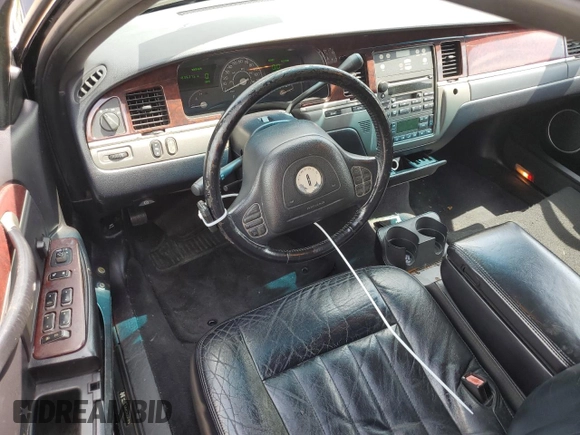 2004 Lincoln Town Car Executive z VIN 1L1FM81W54Y674245, wystawiony jako Copart lot #59638315 z przebiegiem 183 637 mil mil oraz Czysty tytuł • Clean title. Historia ofert i sprzedaży dostępna na DreamBid. Obrazek 8.