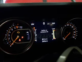 2022 Jeep Gladiator Overland z VIN 1C6HJTFG4NL153418, wystawiony jako Copart lot #46349715 z przebiegiem 25 706 mil mil oraz Szkoda całkowita • Salvage title. Historia ofert i sprzedaży dostępna na DreamBid. Obrazek 9.