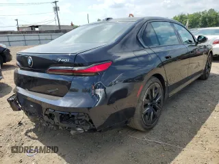 2023 BMW 7 Series 740i z VIN WBA23EH08PCM38868, wystawiony jako Copart lot #59627874 z przebiegiem 17 691 mil mil oraz Szkoda całkowita • Salvage title. Historia ofert i sprzedaży dostępna na DreamBid. Obrazek 3.