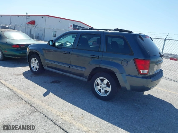 2007 Jeep Grand Cherokee Laredo with VIN 1J8GR48K07C561608, listed as a IAAI auction lot 41923454 with 230,351 mi miles. Bid and sale history available at carsss.com. Image 3.