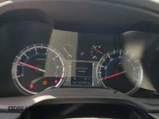 2018 Toyota 4Runner SR5 z VIN JTEBU5JR5J5594706, wystawiony jako Copart lot #62806365 z przebiegiem 103 428 mil mil oraz Szkoda całkowita • Salvage title. Historia ofert i sprzedaży dostępna na DreamBid. Obrazek 9.