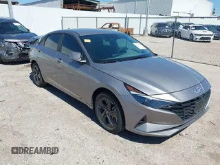 2023 Hyundai Elantra Blue z VIN KMHLM4AJ4PU083057, wystawiony jako IAAI lot #41750981 z przebiegiem 20 943 mil mil oraz . Historia ofert i sprzedaży dostępna na DreamBid. Obrazek 1.