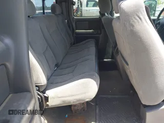 2005 Chevrolet Silverado 1500 LS z VIN 2GCEC19T551194164, wystawiony jako IAAI lot #42457424 z przebiegiem 183 283 mil mil oraz . Historia ofert i sprzedaży dostępna na DreamBid. Obrazek 8.