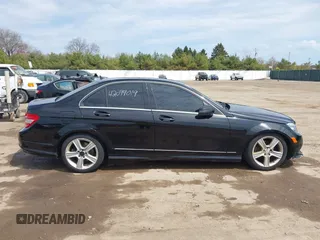 2011 Mercedes-Benz C 300 Sport z VIN WDDGF8BB0BR187349, wystawiony jako IAAI lot #42099019 z przebiegiem 152 338 mil mil oraz . Historia ofert i sprzedaży dostępna na DreamBid. Obrazek 13.