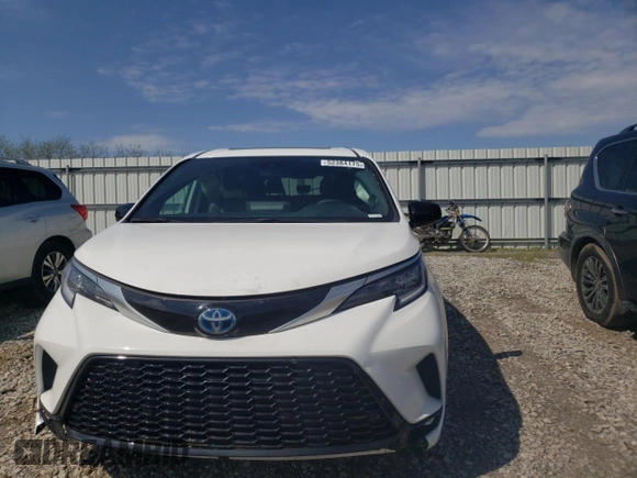 2023 Toyota Sienna XSE with VIN 5TDDSKFC1PS099900, listed as a Copart auction lot 52384175 with Not provided miles and Salvage title. Bid and sale history available at DreamBid. Image 5.